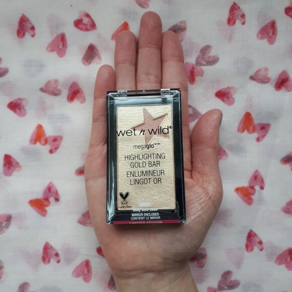 2/$15 Wet n Wild: Megaglo Highlighting Gold Bar - Picture 5 of 9